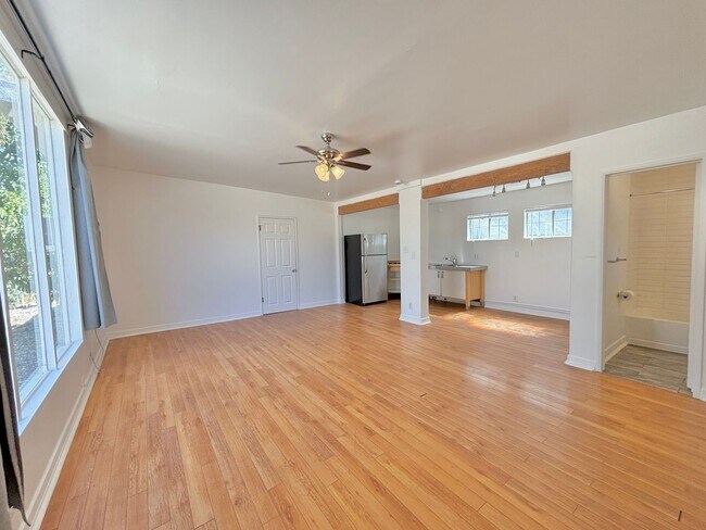 Building Photo - 256 W Valencia Ave