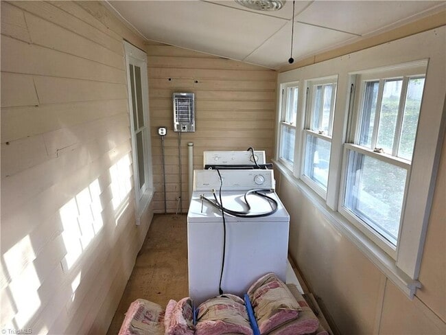 Building Photo - 816 Banner St