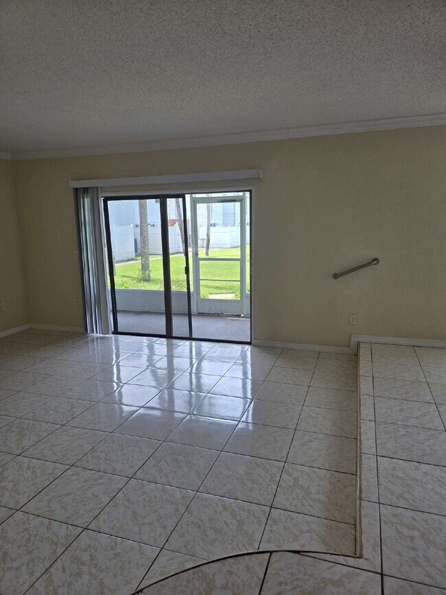 Building Photo - Condo For rent in Palms of Tarpon Springs