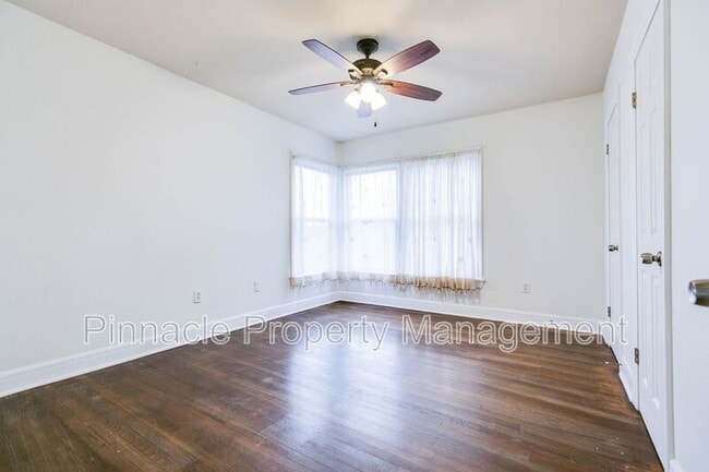 Building Photo - 2205 Live Oak St