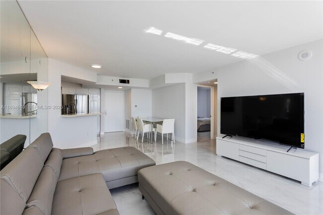 Building Photo - 1800 Sunset Harbour Dr