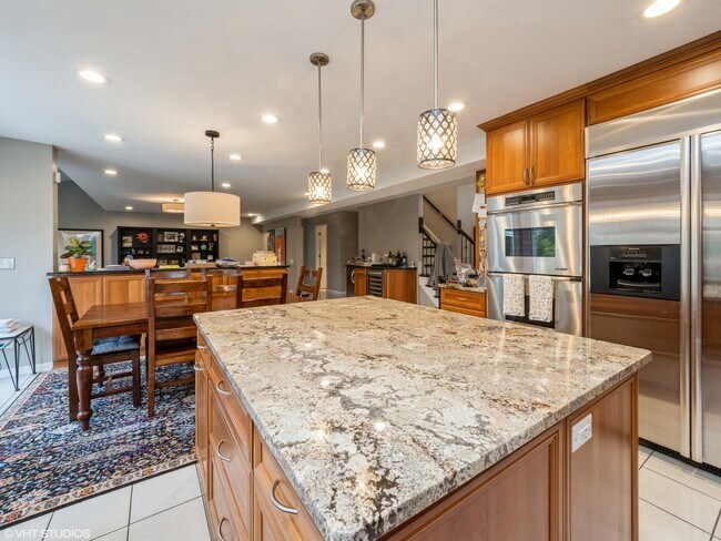 Building Photo - 445 Blue Ash Dr