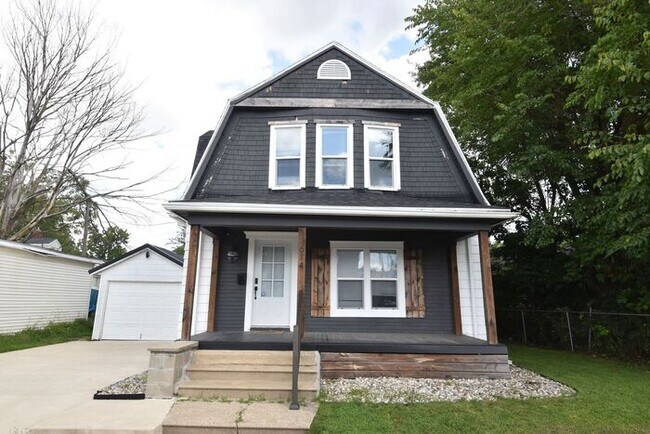 Primary Photo - Central Mishawaka- close to Parks and Down...