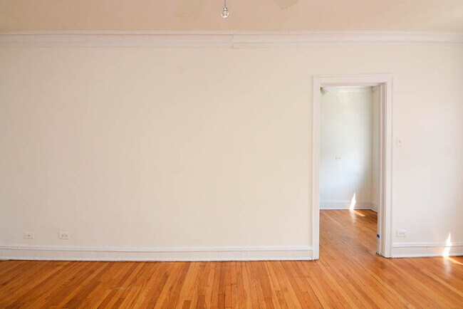 Building Photo - 4801 N Fairfield Ave