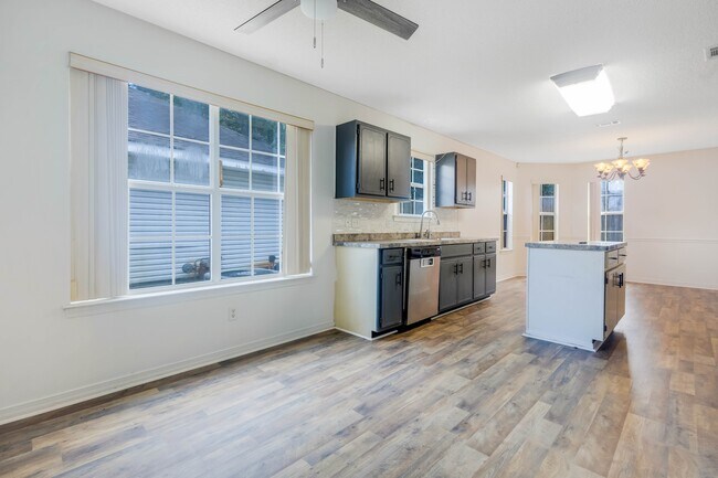 Building Photo - 873 Brande Ct