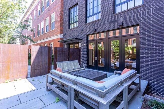 Building Photo - Stunning Capitol Hill One-Bedroom!