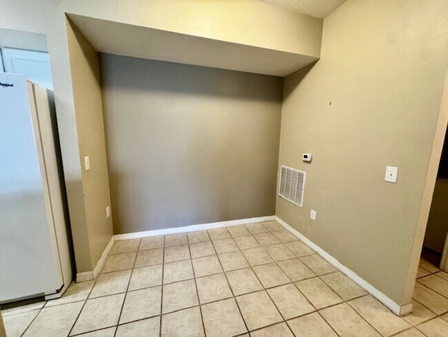 Building Photo - 3 bedroom 2 bathroom Condo in the Gardens at Beachwalk
