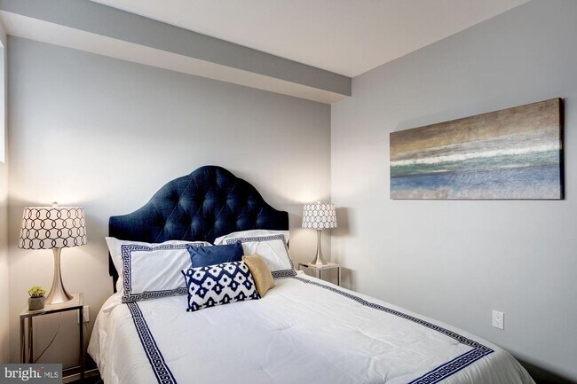 Building Photo - 2422 17th St NW