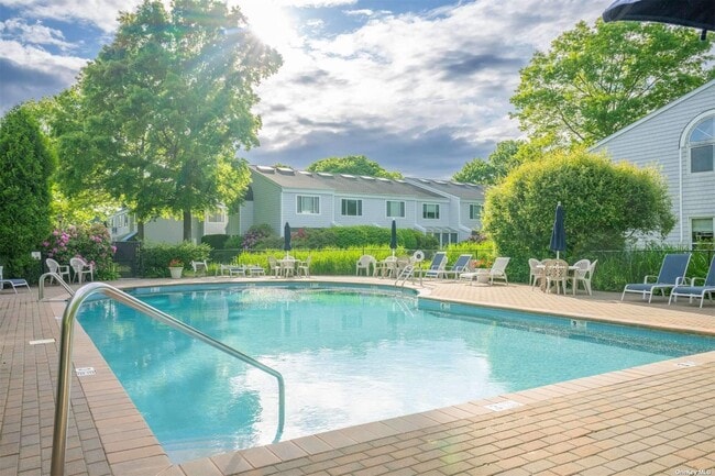 Building Photo - 220 Montauk Hwy