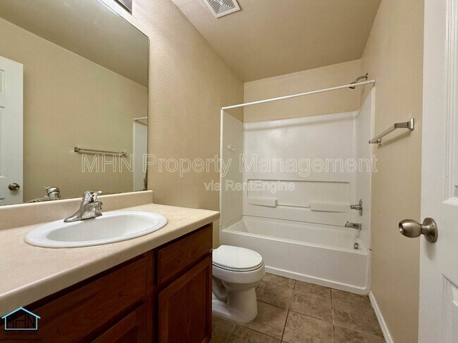 Building Photo - 5807 Golf Bend