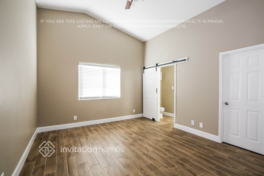 Building Photo - 490 Chelsea Dr