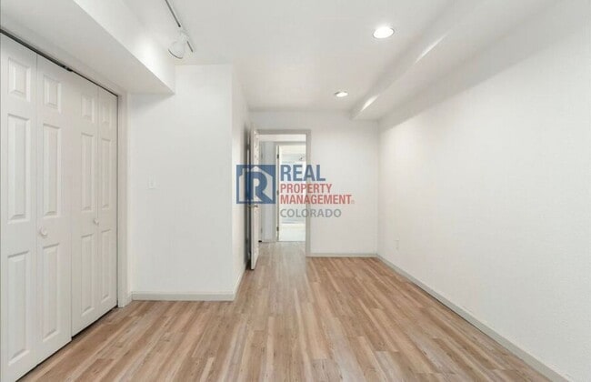 Building Photo - 10010 Irving St