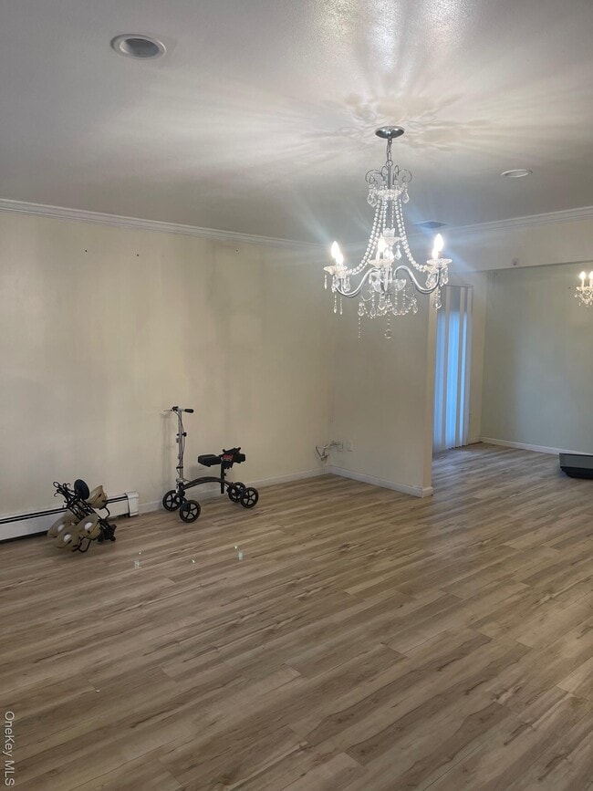 Building Photo - 185 E Parkview Dr