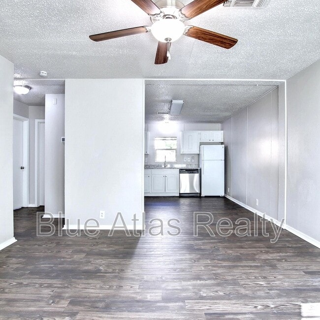 Building Photo - 2706 W Colorado Blvd