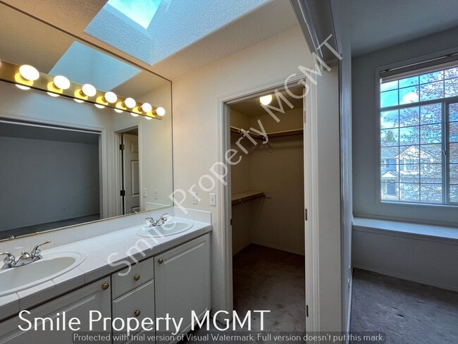 Building Photo - Spacious 4 Bedroom Home in Bethany