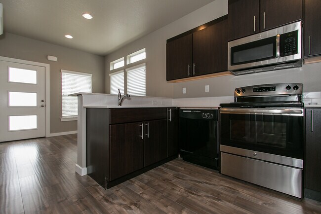 Building Photo - 2bdrm/1bthrm Tiny House  ~ Landscaping Inc...