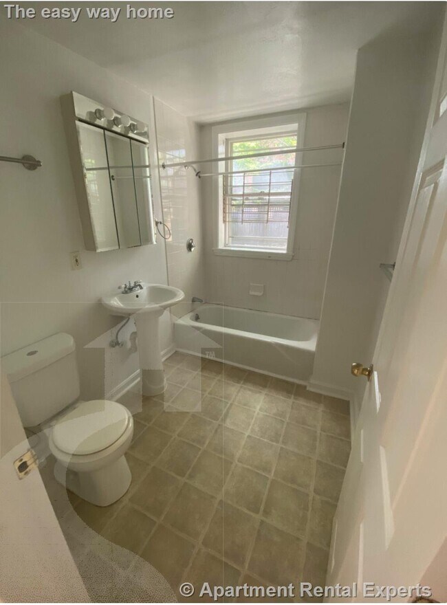 Building Photo - 14 Centre St