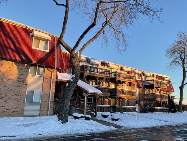 Building Photo - 1850 Tall Oaks Dr