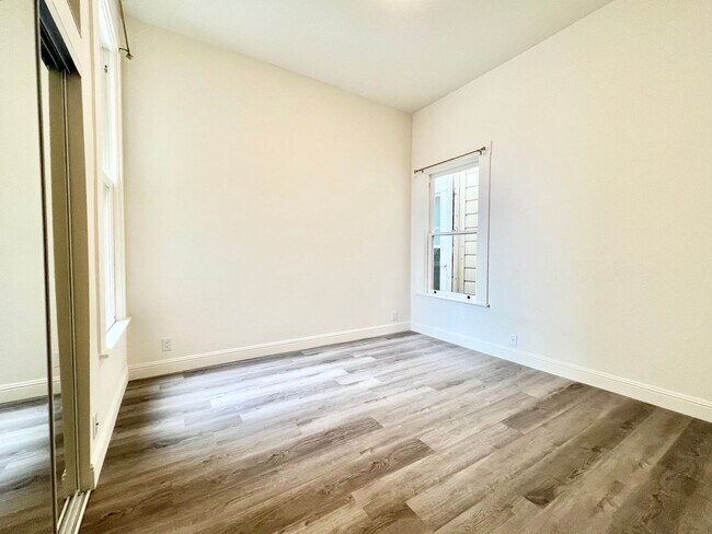 Building Photo - 963 Oak
