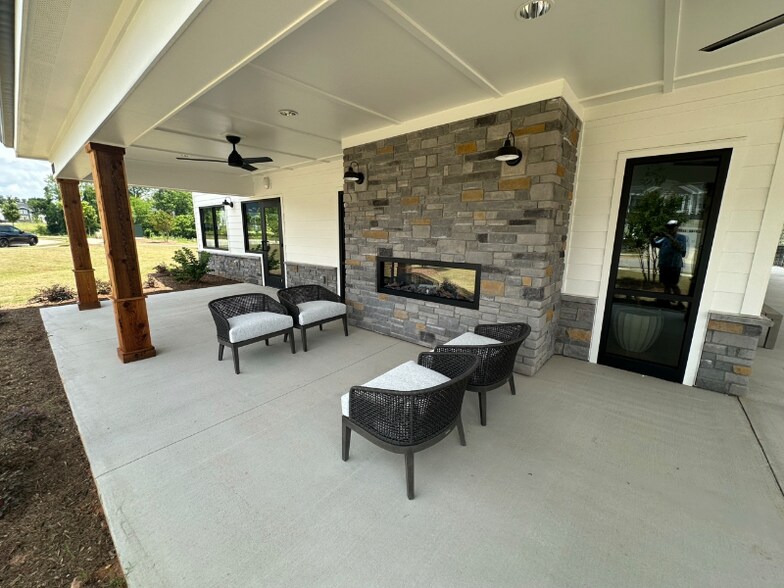 Building Photo - 155 Pinkie Ln