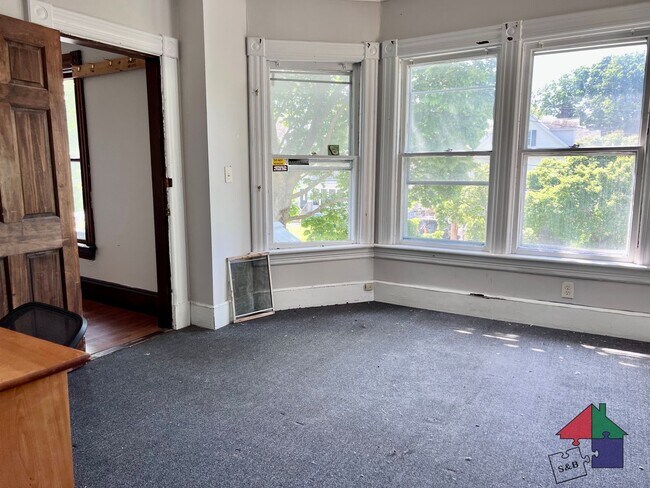 Building Photo - 88 Buell St
