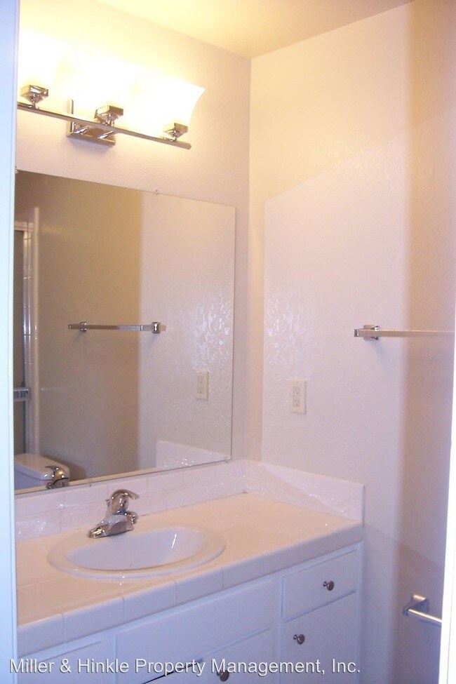 Building Photo - 2082 Kim Louise Dr