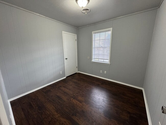 Building Photo - 1201 Ridgemont Dr