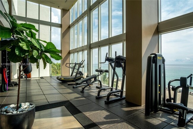 Building Photo - 1850 S Ocean Dr