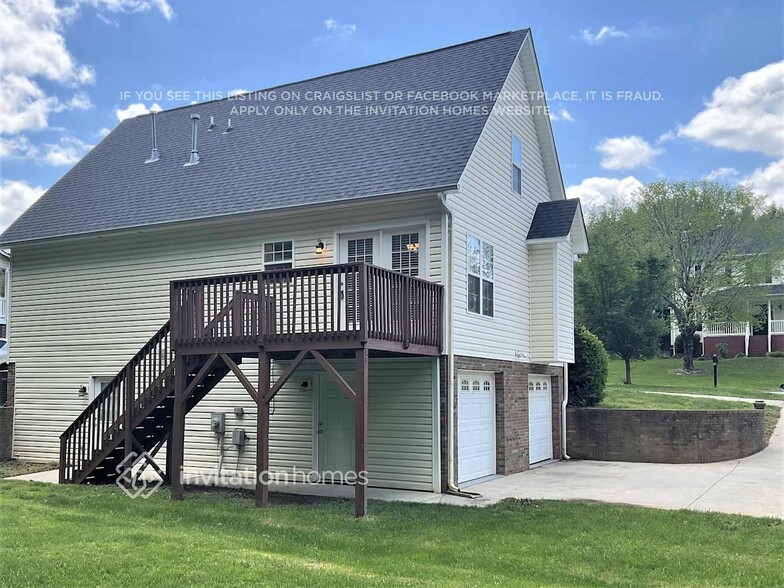 Building Photo - 2741 Bridgeport Dr