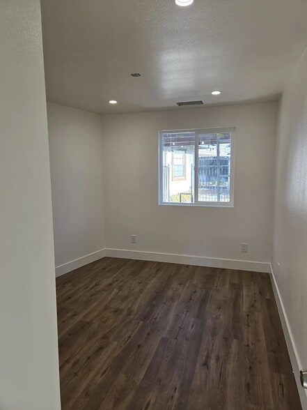 Building Photo - 1762 Los Feliz Dr