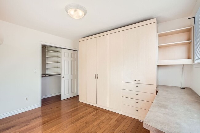 Building Photo - Cool 1 bedroom Condo in Uptown Medical Dis...