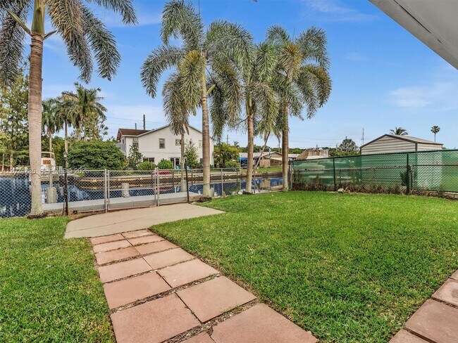 Building Photo - Southwest 42nd Terrace, Fort Lauderdale, FL 33314 - 3 BR 2 BA house