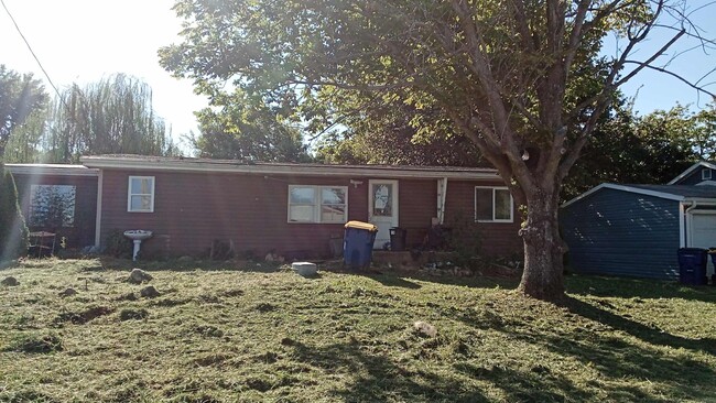 Building Photo - DESOTO - 3 Br, Ranch, 1250 Sq Ft, Fenced Backyard, Garage -  $699 MONTH / $999 DOWN