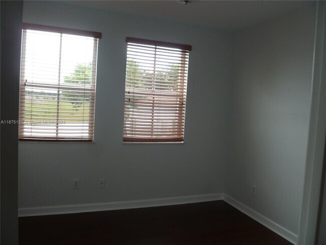 Building Photo - 4252 SW 156th Ave