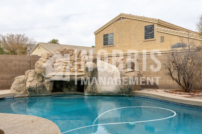 Building Photo - Large Beautiful Home with a Pool in a Prim...