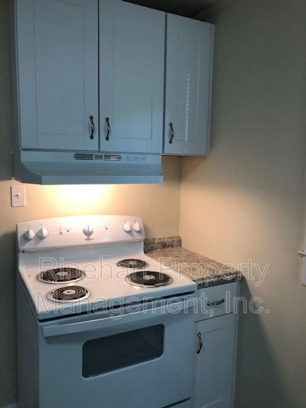 Building Photo - 1406 Edgewood Dr