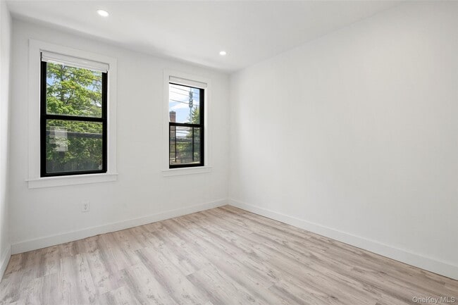 Building Photo - 2122 Boston Post Rd