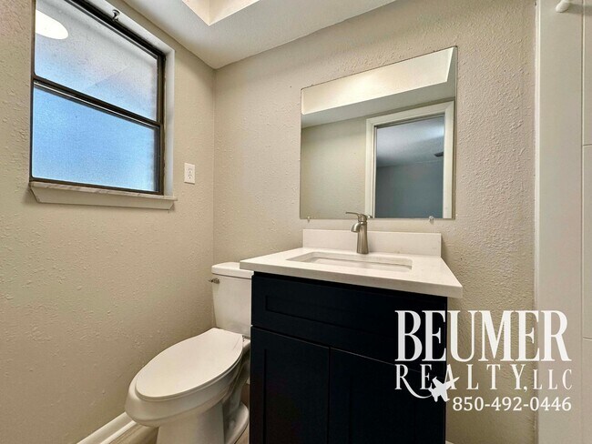 Building Photo - LEEWARD