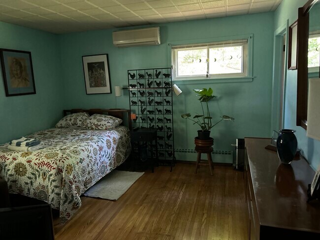 Building Photo - 425 Tryon Dr