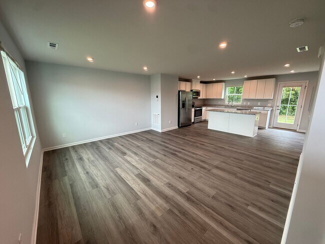 Building Photo - Like-New 4BR Home in Christiana | Open Floor Plan + Large Backyard!