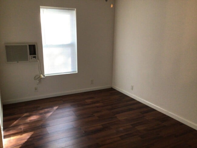 Building Photo - 3  bedroom 2 bath Mobile Home with a  Larg...