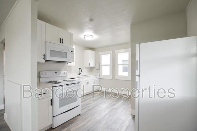 Primary Photo - 263 Maple St