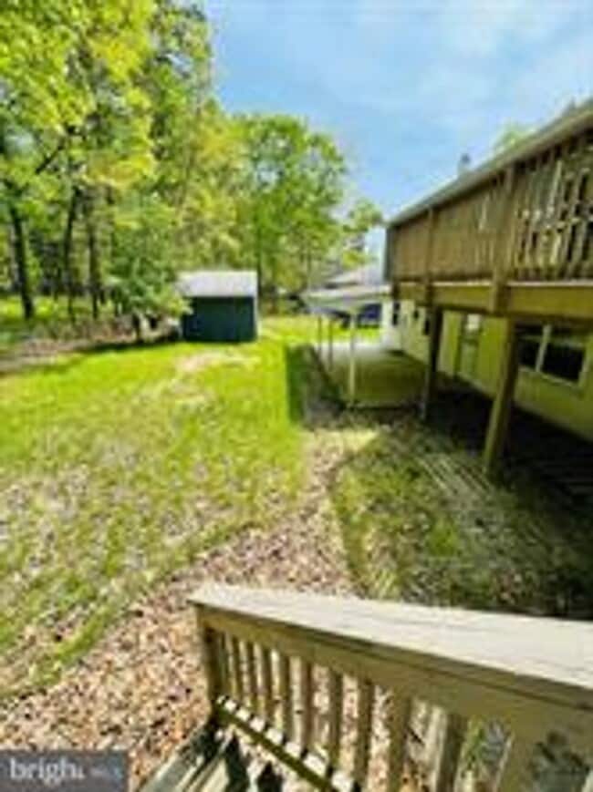 Building Photo - Modern 4 bedroom with fenced backyard