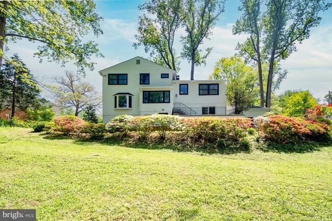 Building Photo - 1554 Forest Villa Ln