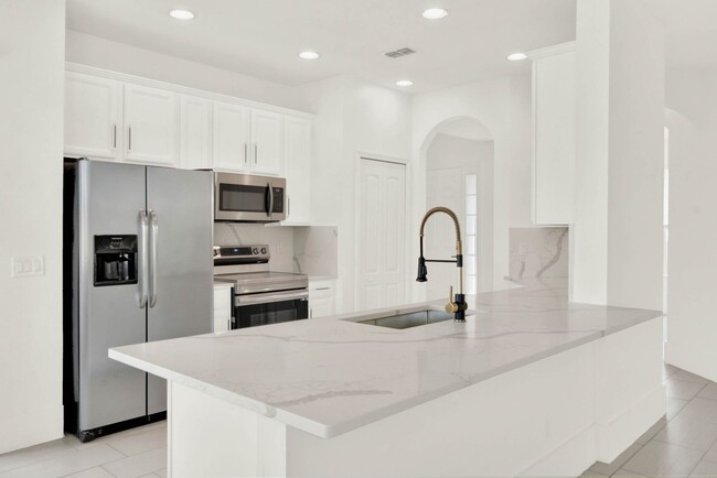 Building Photo - RENOVATED 5 BEDROOM FENCED IN, GOLF FRONTA...