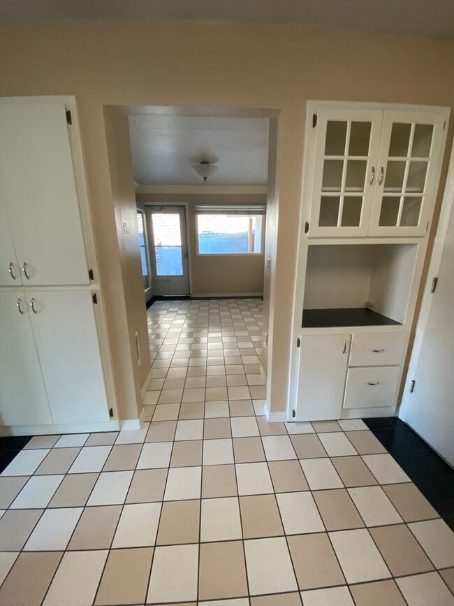 Building Photo - Johnson Duplex Apartments