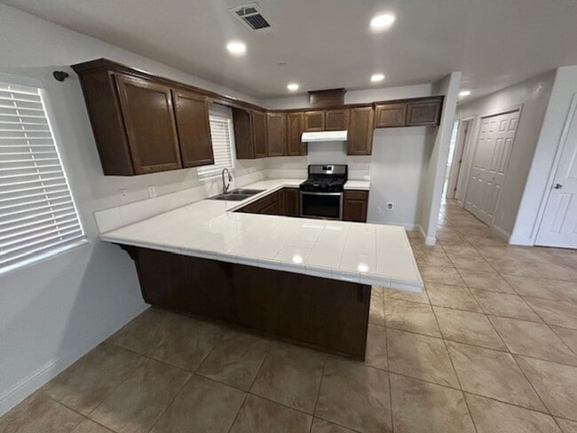 Building Photo - Newly Remodeled