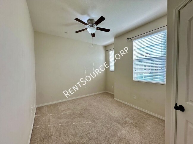 Building Photo - 4 Bedroom House for Lease in Gated New Riv...