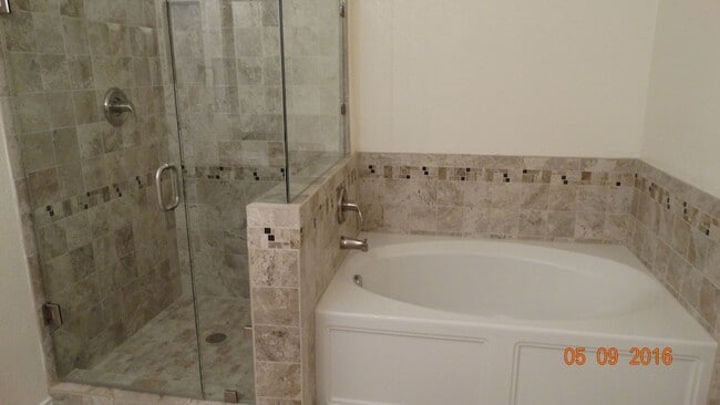 Building Photo - 2681 Calmwater Dr