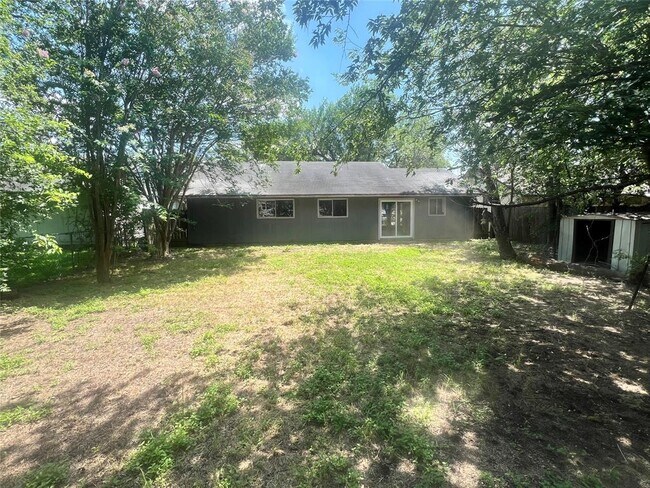 Building Photo - 4620 Button Bend Rd